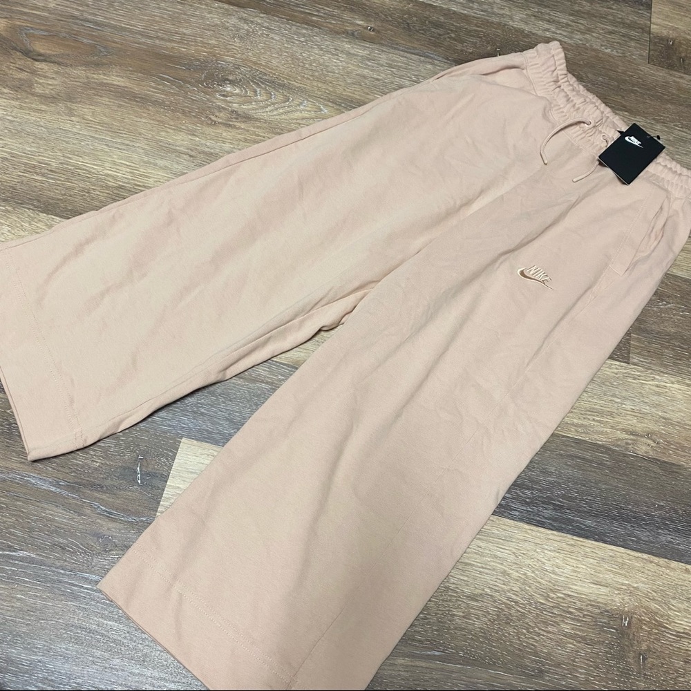 NWT Nike Nude Capri Sweatpants